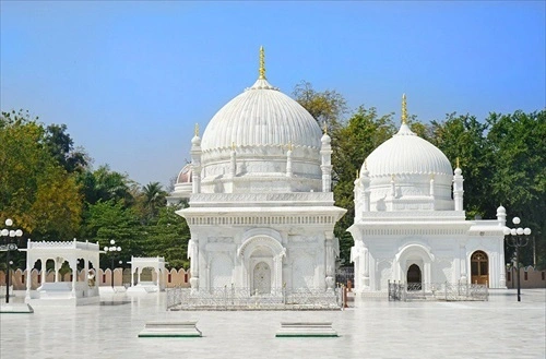 Dargah-E-Hakimi