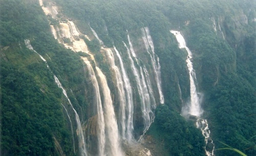 Nohkalikai Falls