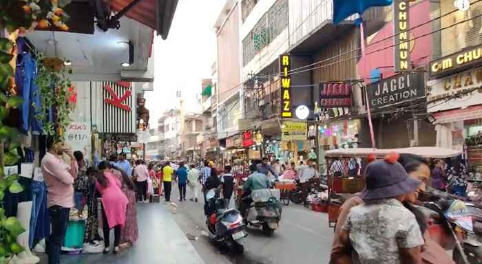 Kamla Nagar Market